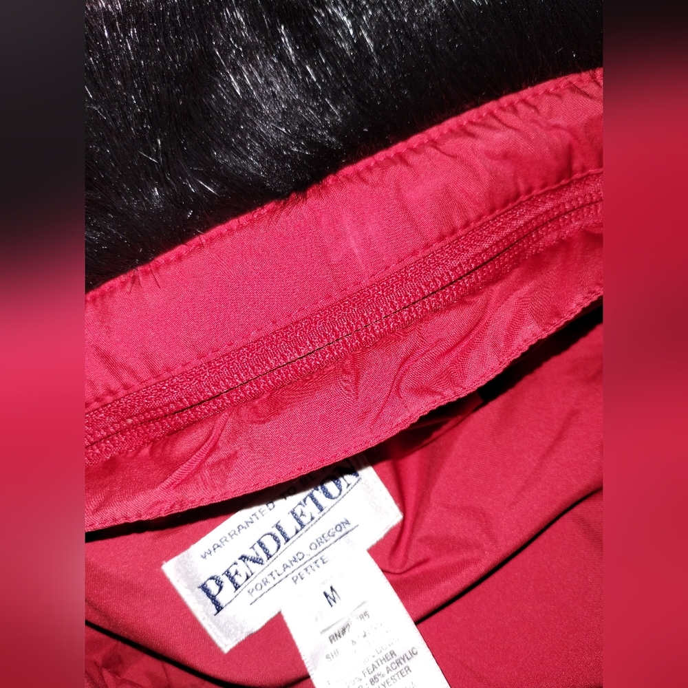 Pendleton NWT red down vest with removable fur collar, size M - Picture 5 of 10